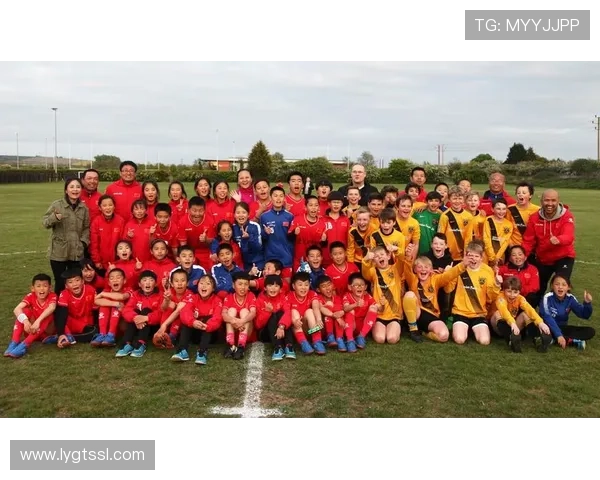 足球明星的奇幻冒险之旅英文绘本带你领略绿茵场上的精彩瞬间