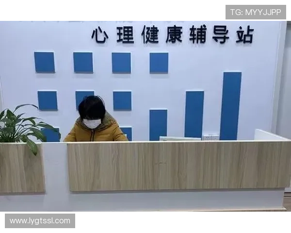 冠状病毒疫情下足球明星的挑战与坚持:他们如何应对赛场与健康的双重考验