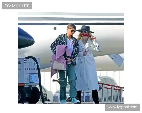 布兰妮与足球明星的浪漫故事揭秘及其背后的情感纠葛