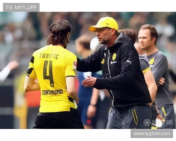 独特风格与个性魅力并存的足球明星们的精彩人生与成就分析