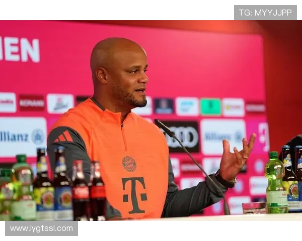 足球巨星告别赛场的感人时刻与背后的不舍与荣耀