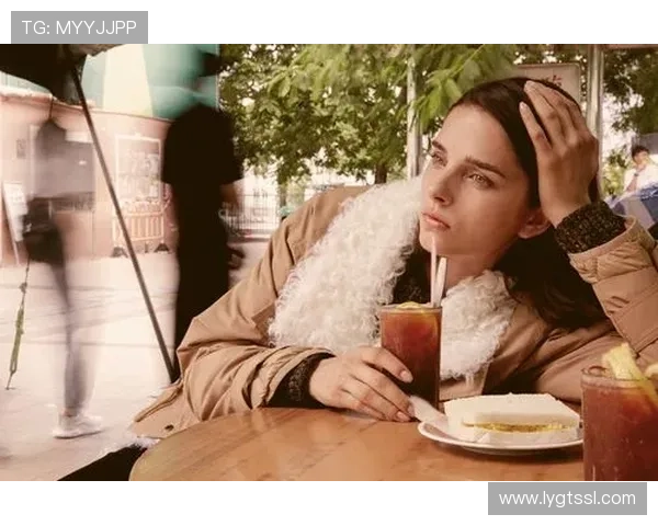 足球明星浴缸中放烟花引发热议网友纷纷点赞称其生活太奢华